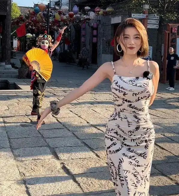聂小雨痞幼猴哥三角恋_网红撞脸明星_网红聂小雨黑料视频在哪里找到,