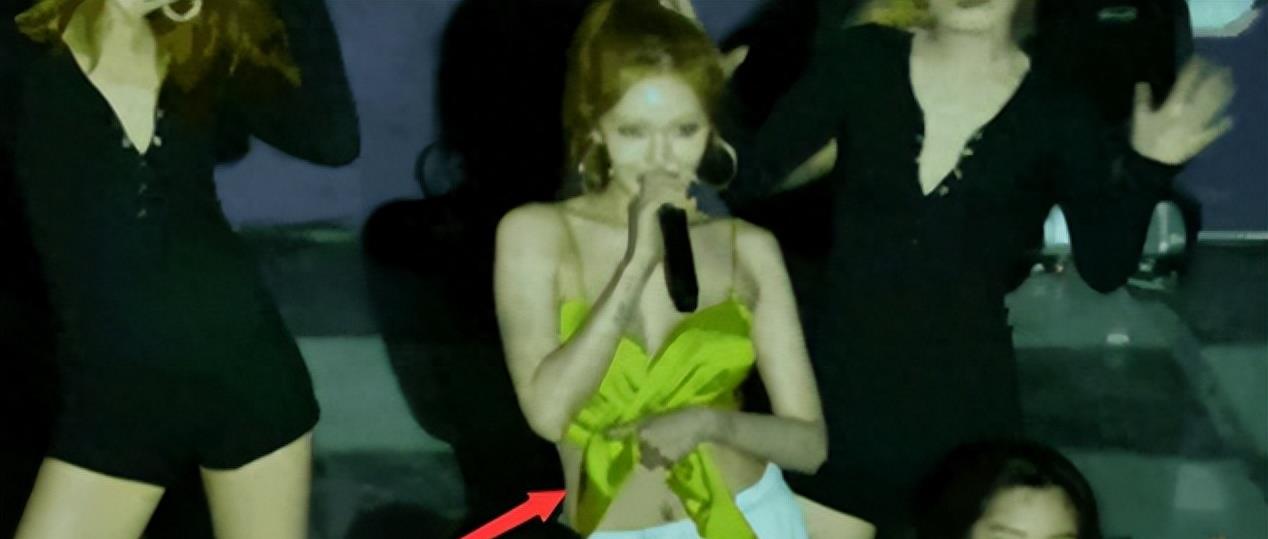金泫雅时尚自由批评_女明星脱了内裤图片_女明星着装暴露争议