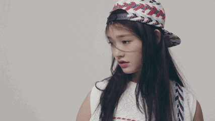 杨超越宋茜林允许佳琪周迅_女明星睡姿照片_女星奇葩睡姿揭秘