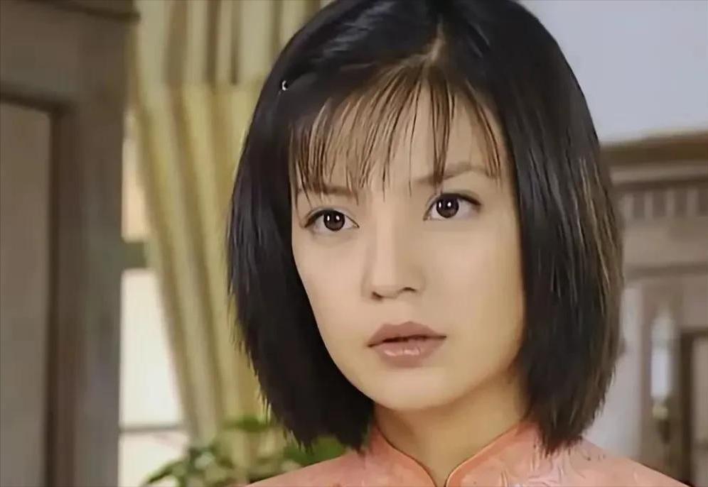 赵薇现在还在娱乐圈吗_赵薇近年负面新闻_赵薇被封杀原因深度解析