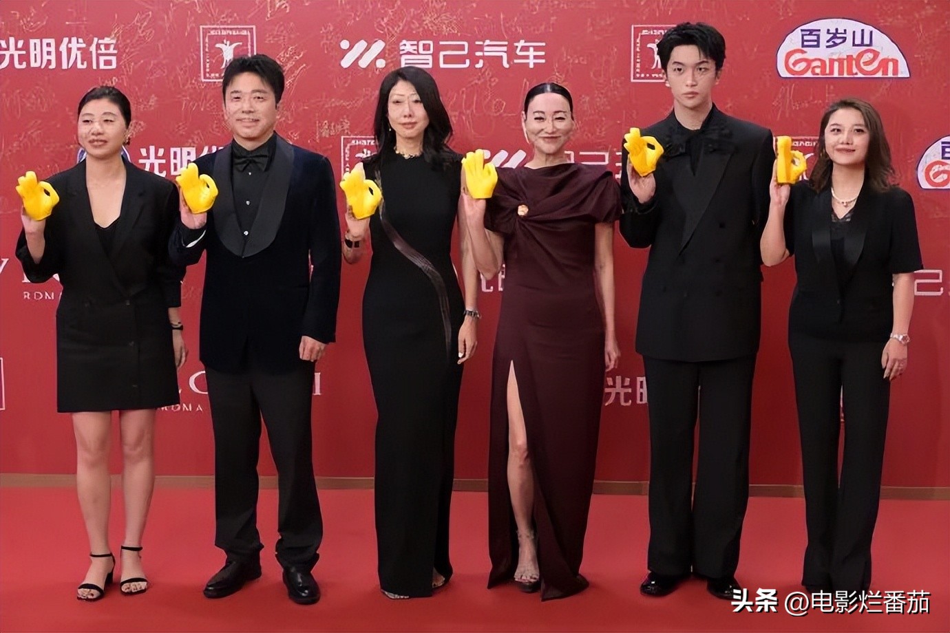 红毯造型分析_明星时尚穿搭评价_晚装女明星