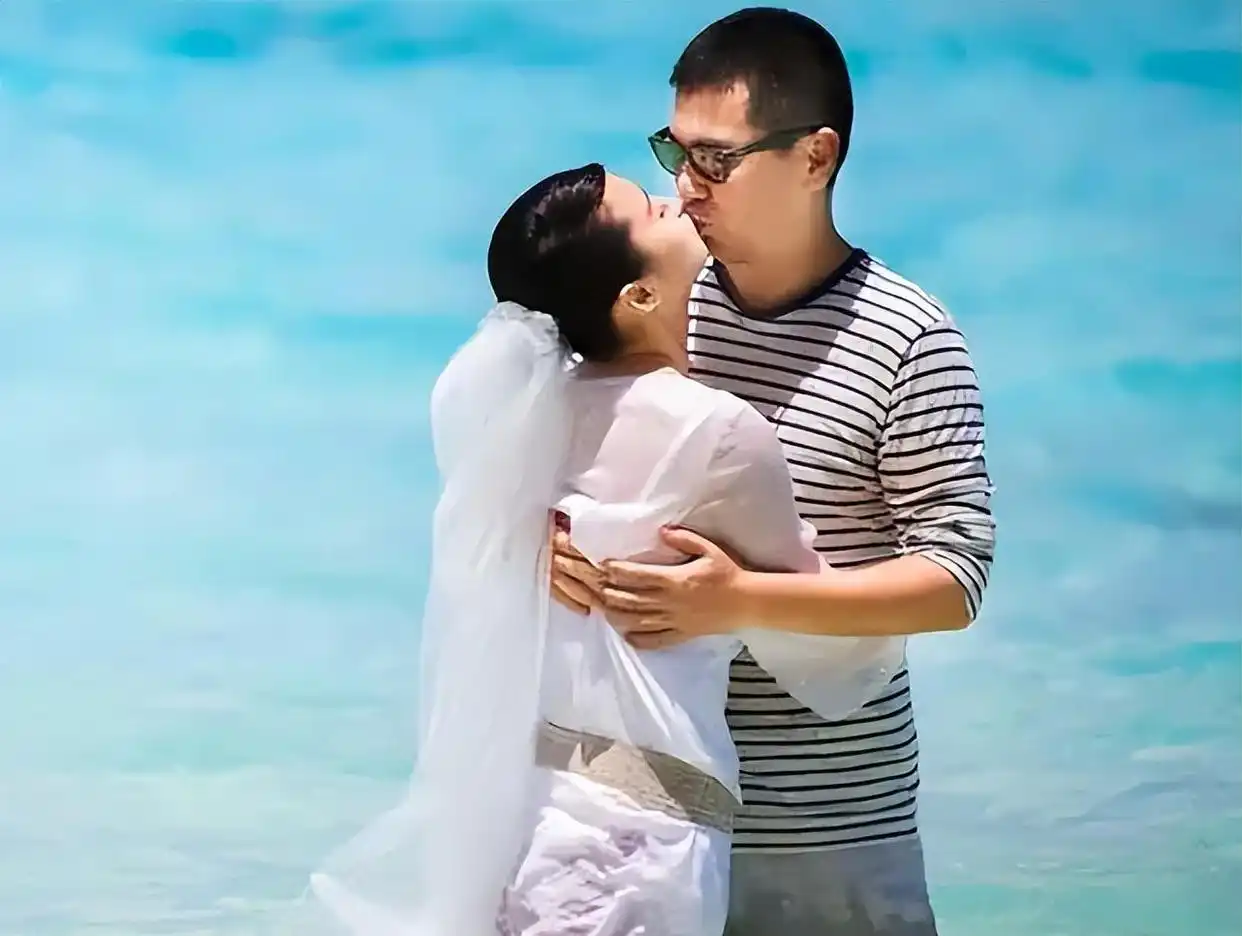 又一对明星离婚互爆黑料,_卓伟爆料男星离婚 内幕消息 靳东吴奇隆绯闻